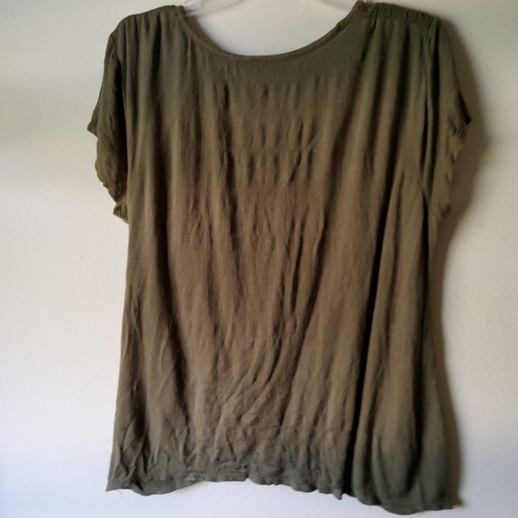 Green flower tee - Picture 2 of 3